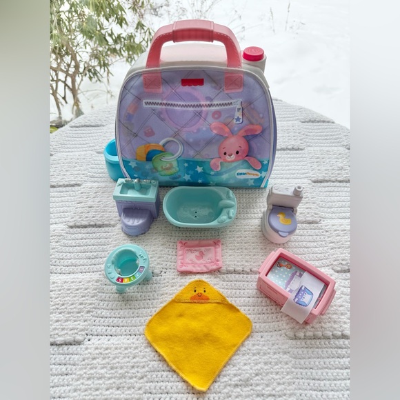 Fisher-Price Little People Cuddle & Play Nursery playset - Picture 11 of 13